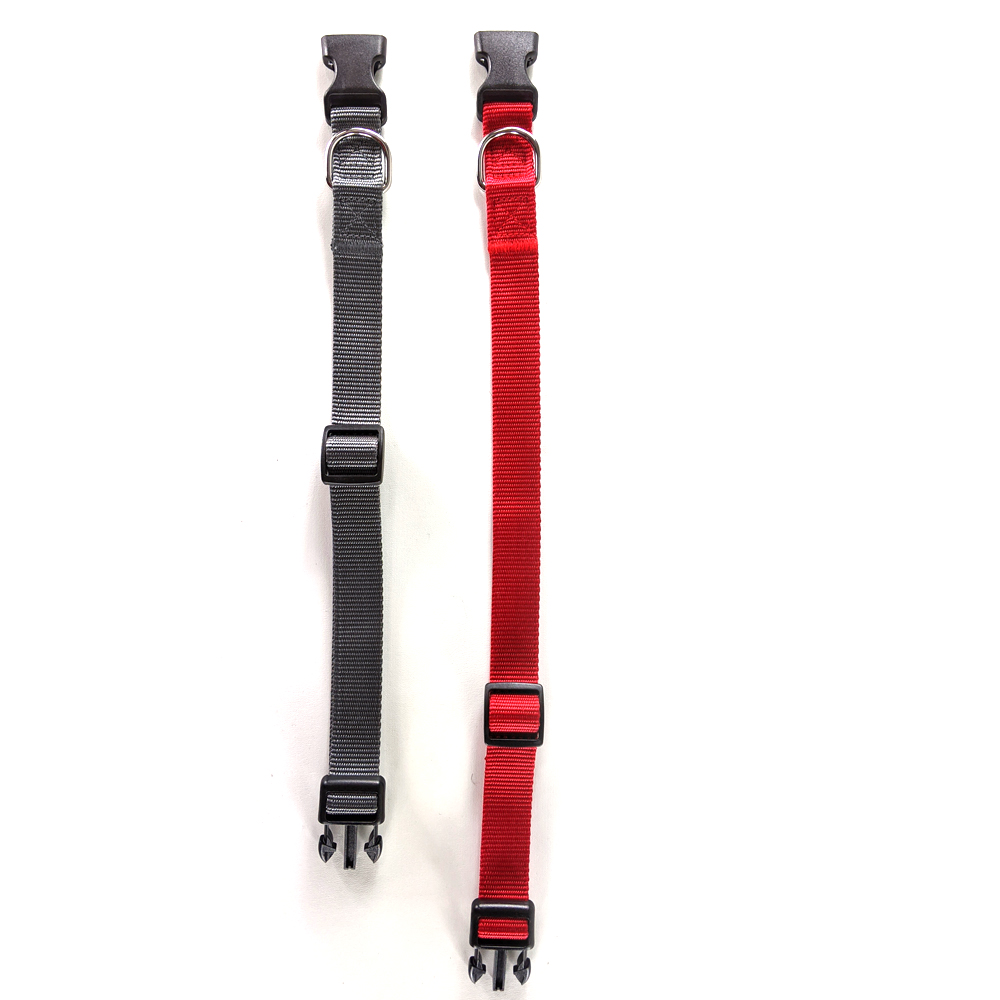 ブラック＆レッドのペット首輪、平置き